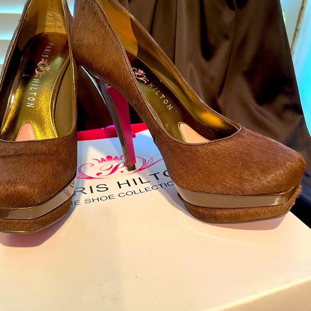 Paris Hilton TYRA CHOCOLATE PONY PINK BOTTOM 7.5 HEELS EUC
